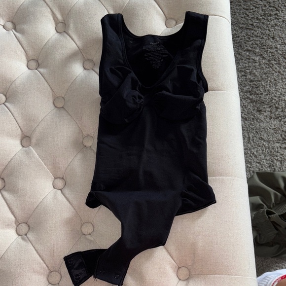 Skims Black Bodysuit - size small but fits like XXS. Never worn! - Picture 1 of 4